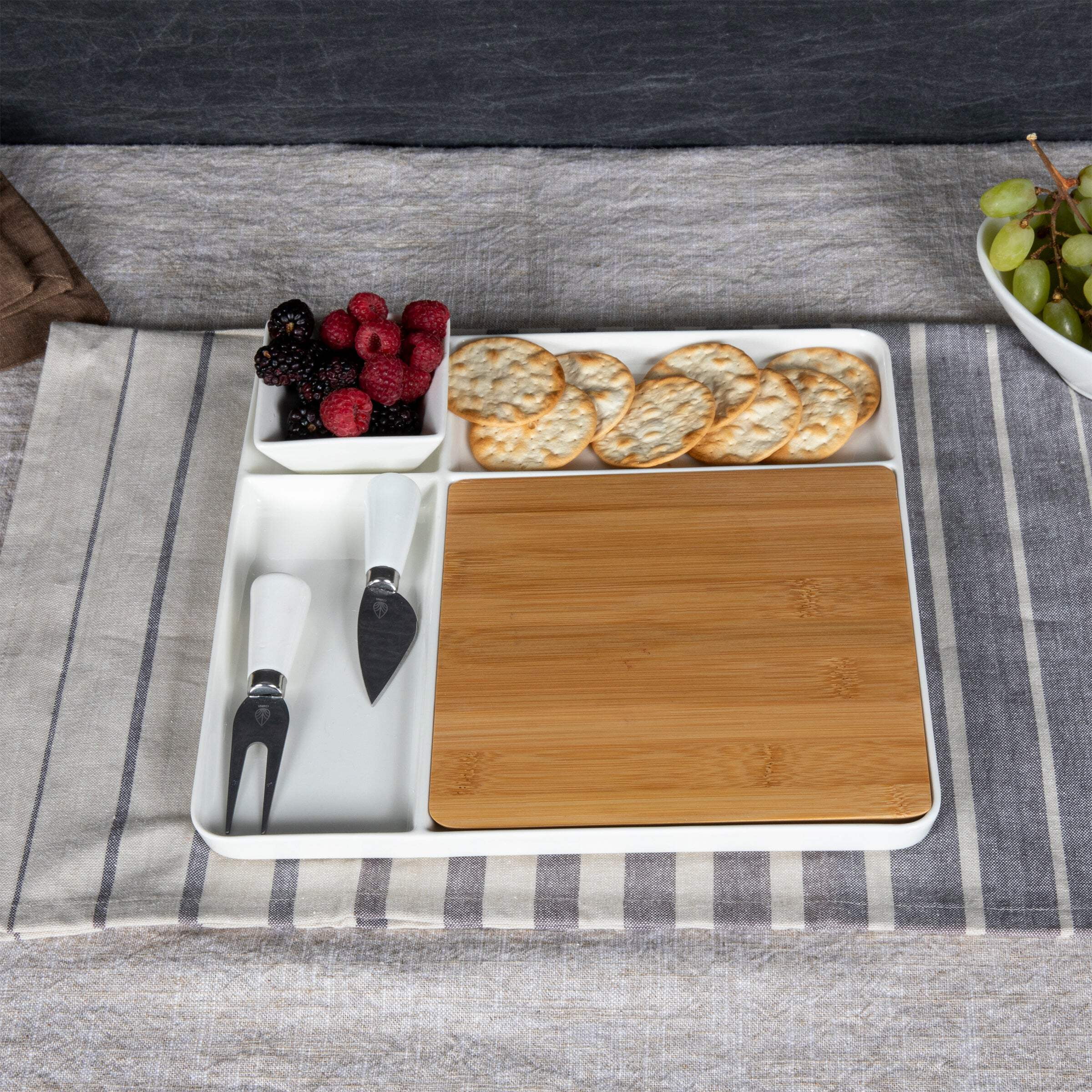 TOSCANA-Peninsula-Cutting-Board-Serving-Tray_5b8dee17-0f72-45d2-b0b6-c6ceecbad777.7218dc5658a547178c8bea43d1997dd7.jpeg