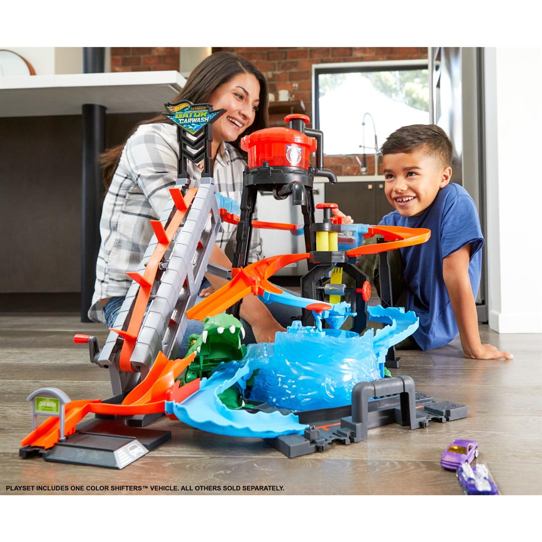 Hot Wheels Ultimate Gator Car Wash Playset with Color Shifters Toy Car in 1:64 Scale, 19.69 in - Image 2