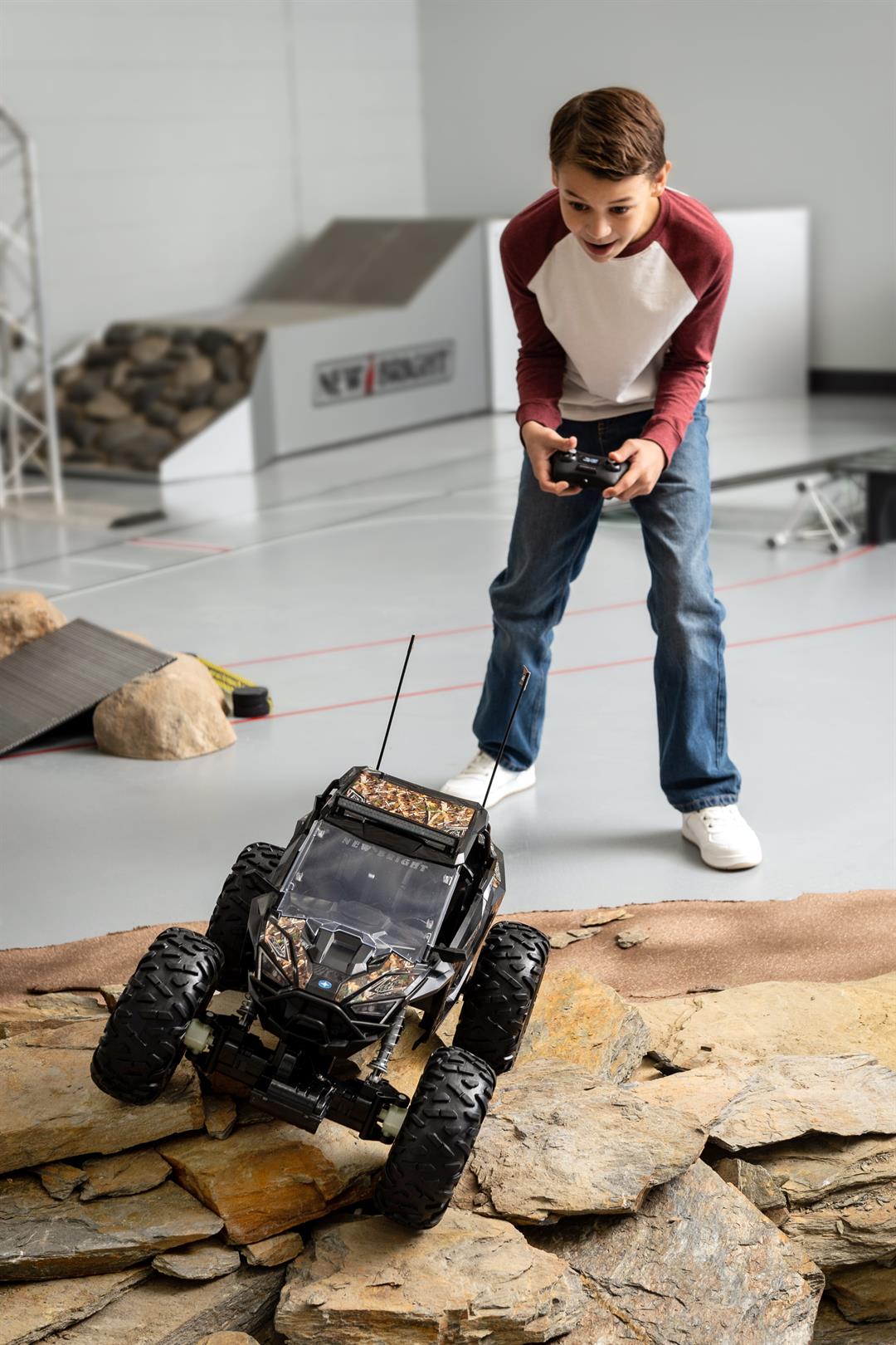 New Bright (1:5) Polaris RZR XP Pro 12.8V Battery Remote Control Camo ATV 2.4GHz, 60875U Child - Image 2