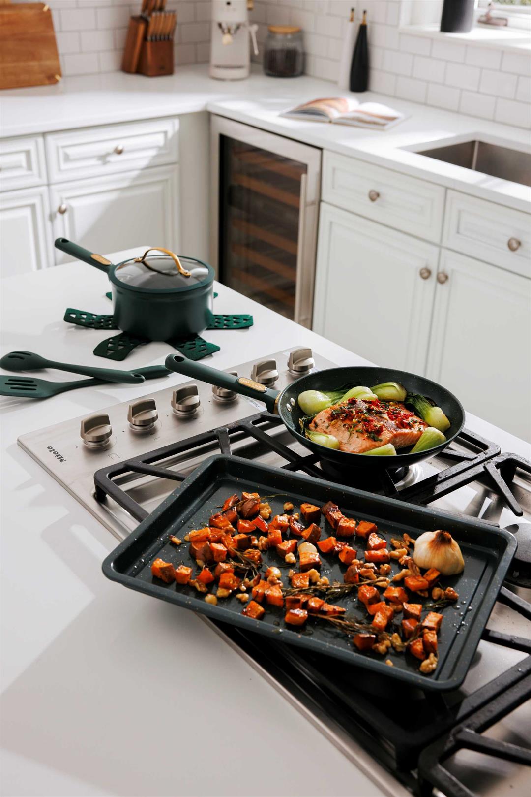 Thyme & Table 32-Piece Aluminum Cookware Set - Green - Image 7